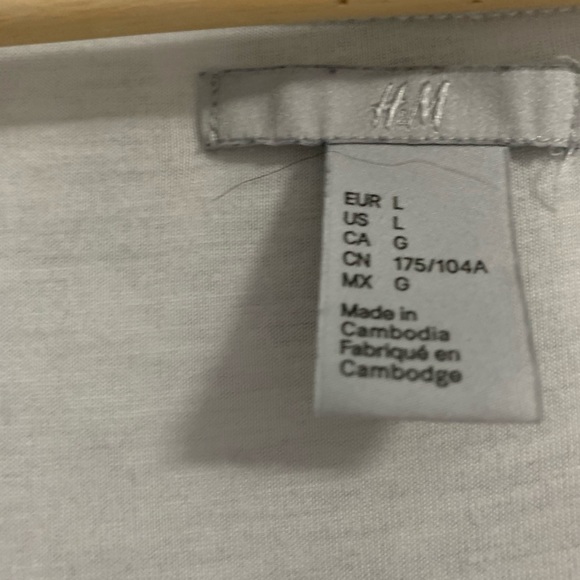 (2/$20) H&M Lg Rutched Patterned Sleeveless top - Picture 3 of 6